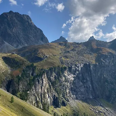 罗斯玛丽公寓 *